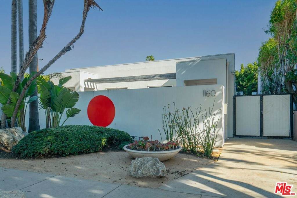 1160 Poinsettia Place - Photo 1