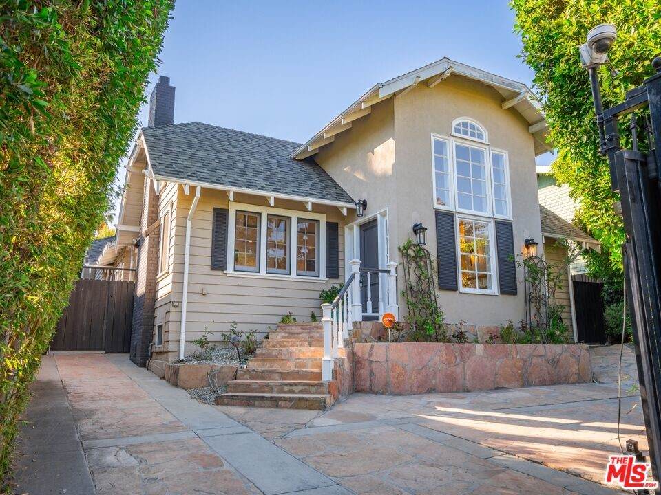 1537 Fairfax Avenue - Photo 1