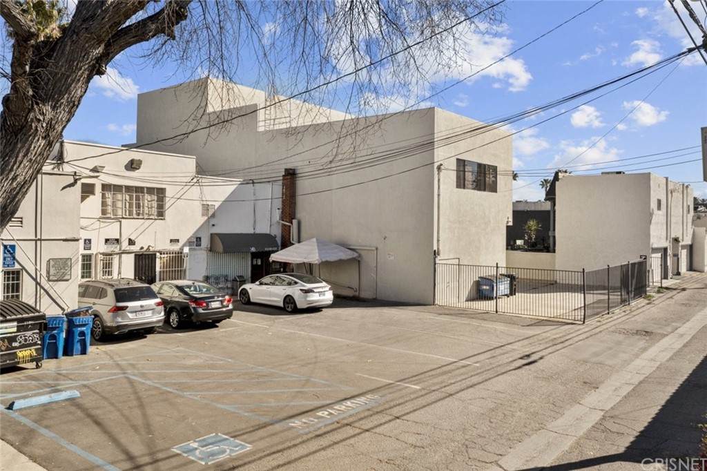 13810 Ventura Boulevard - Photo 1