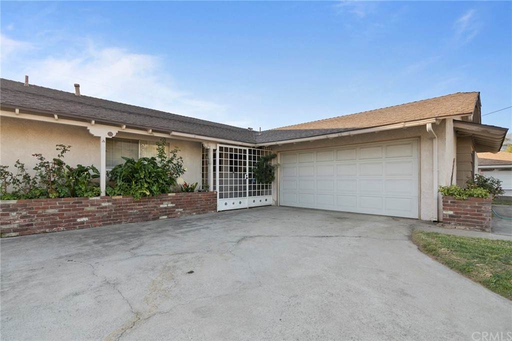 6130 Buchanan Avenue - Photo 1