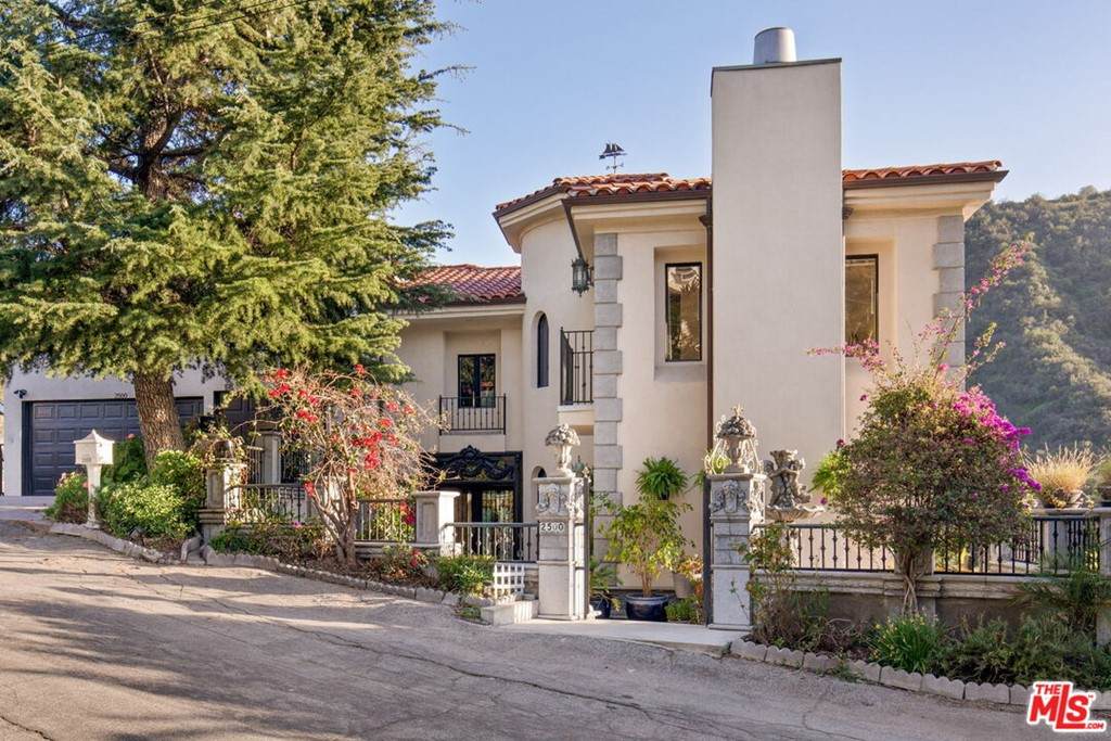 2500 Cascadia Drive - Photo 1
