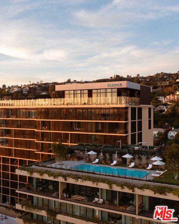 9040 Sunset Boulevard - Photo 1