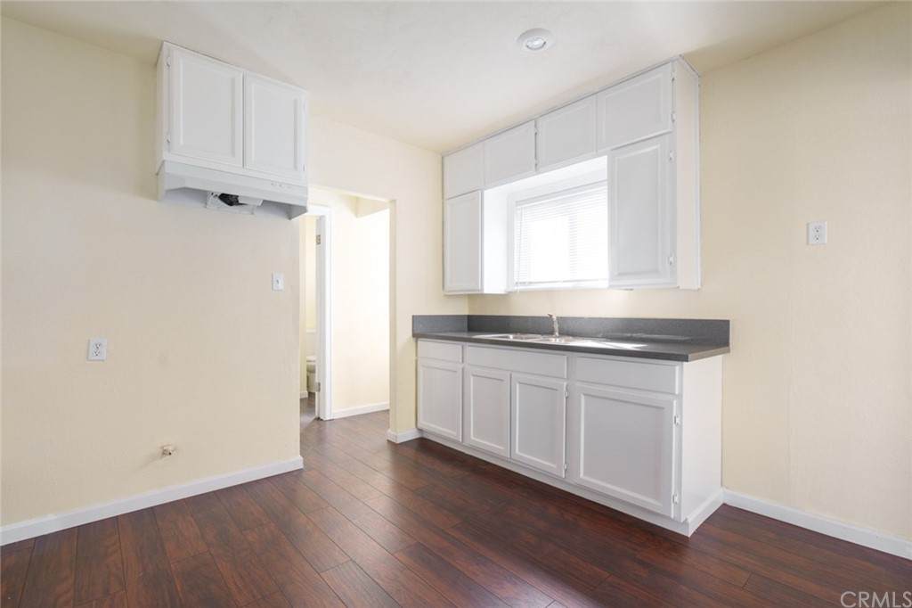 1221 Simmons Avenue - Photo 1