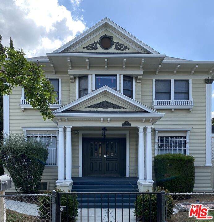 2702 Kenwood Avenue - Photo 1