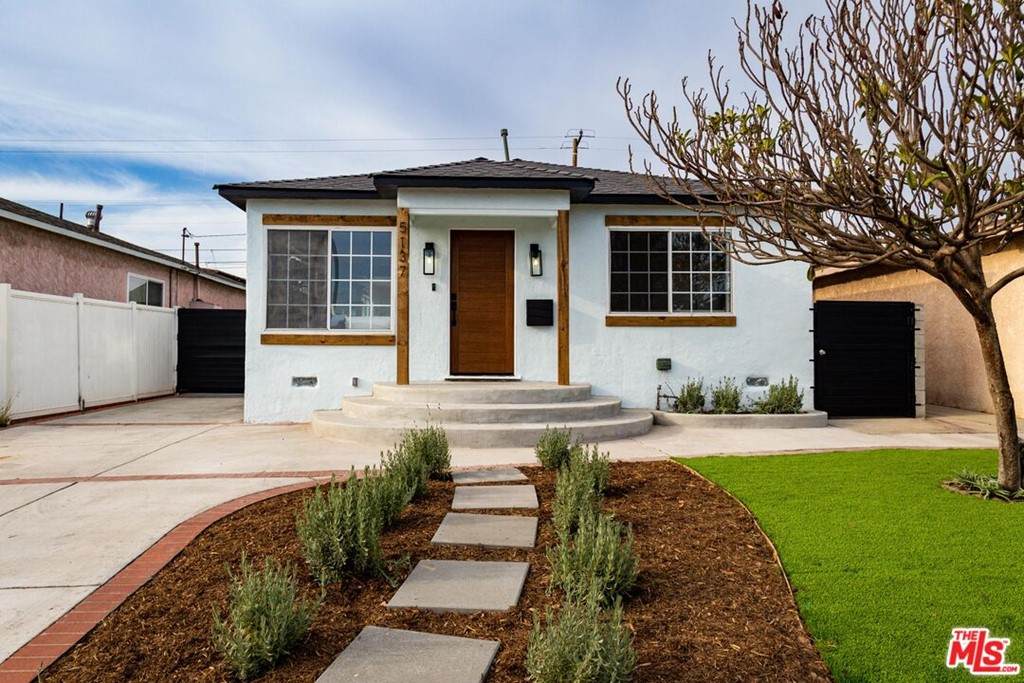 5137 141ST Street - Photo 1