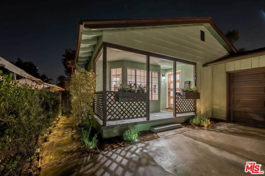 21907 Providencia Street - Photo 1