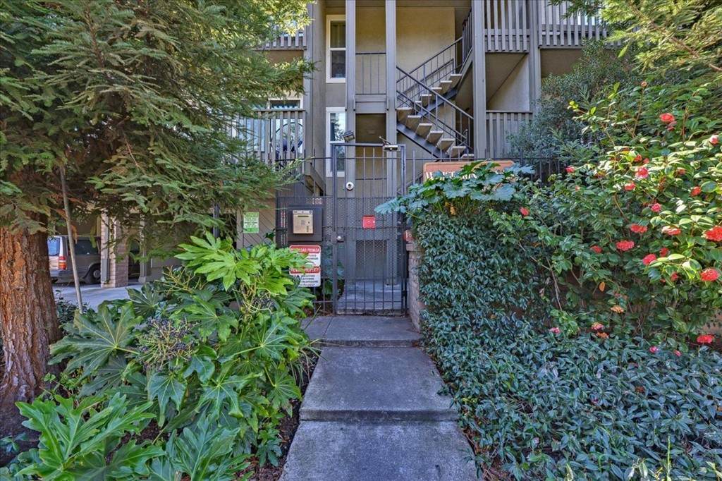 480 Okeefe Street - Photo 1