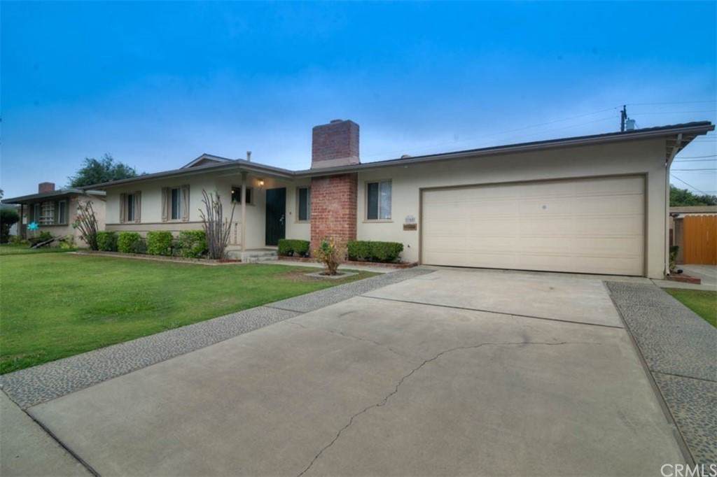 1940 Harle Avenue - Photo 1