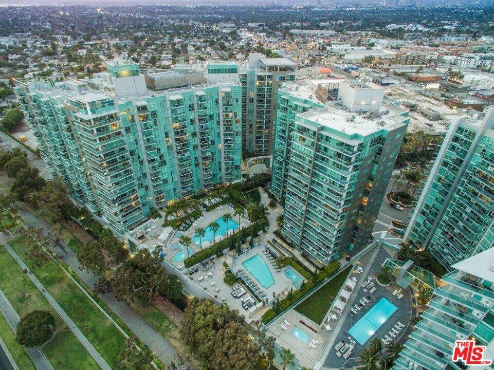 13650 Marina Pointe Drive - Photo 1
