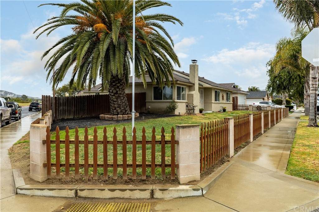1128 Daisy Street - Photo 1