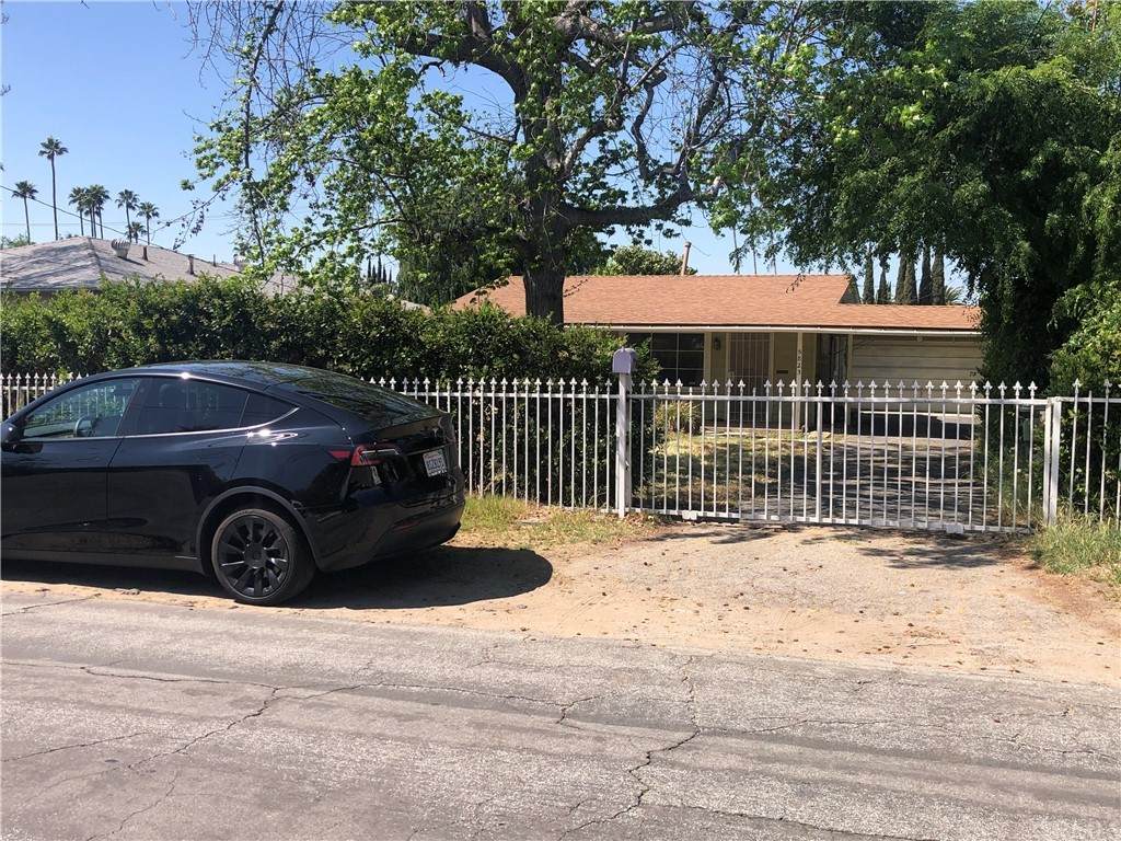 5823 Vista Street - Photo 1
