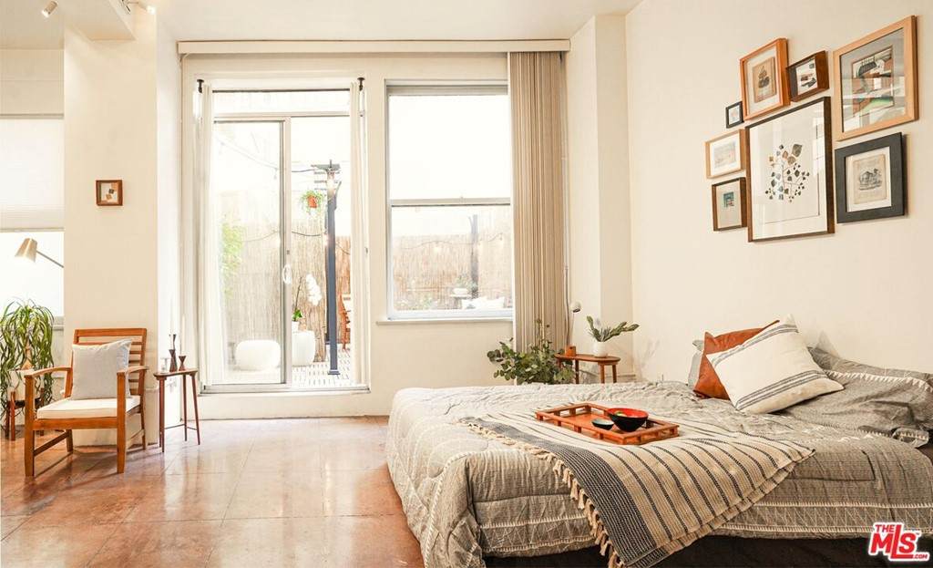 215 7TH Street - Photo 1