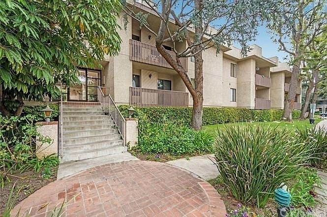 15215 Magnolia Boulevard - Photo 1