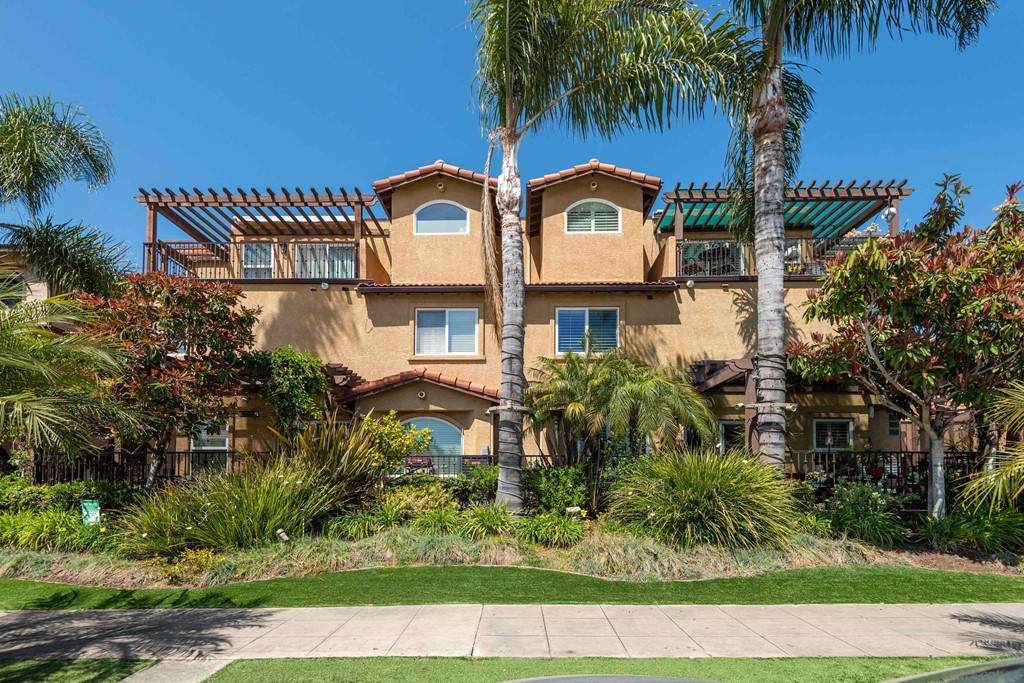888 Felspar St - Photo 1