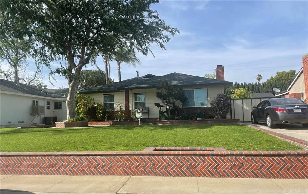 545 Hawthorne Street - Photo 1