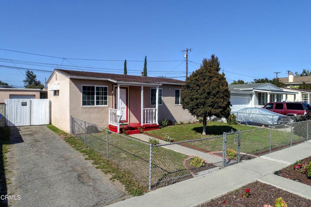 731 Sycamore Drive - Photo 1