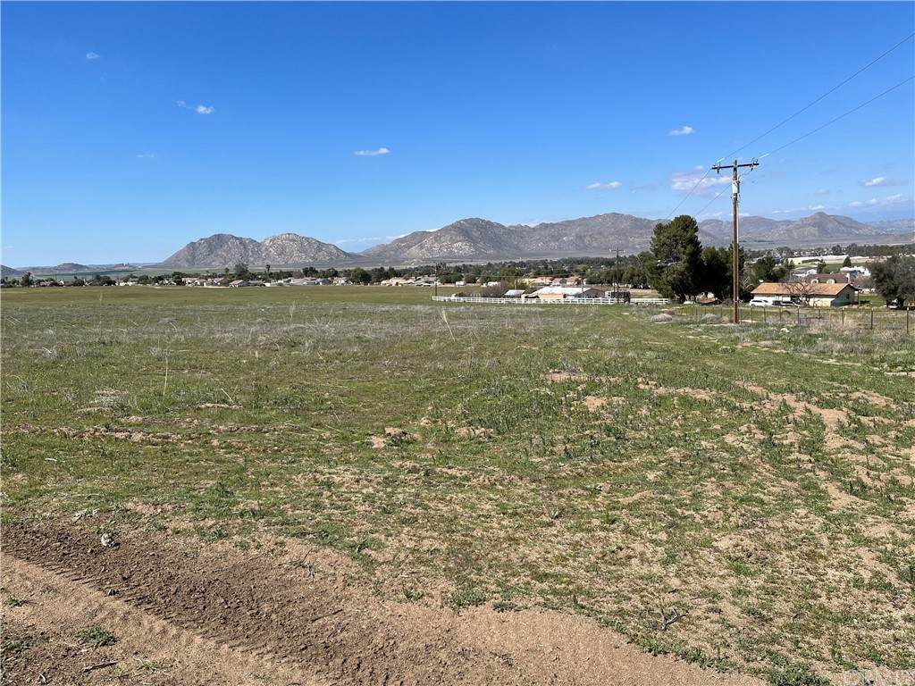 0 0 VACANT LOT APN 427-400-007 - Photo 1