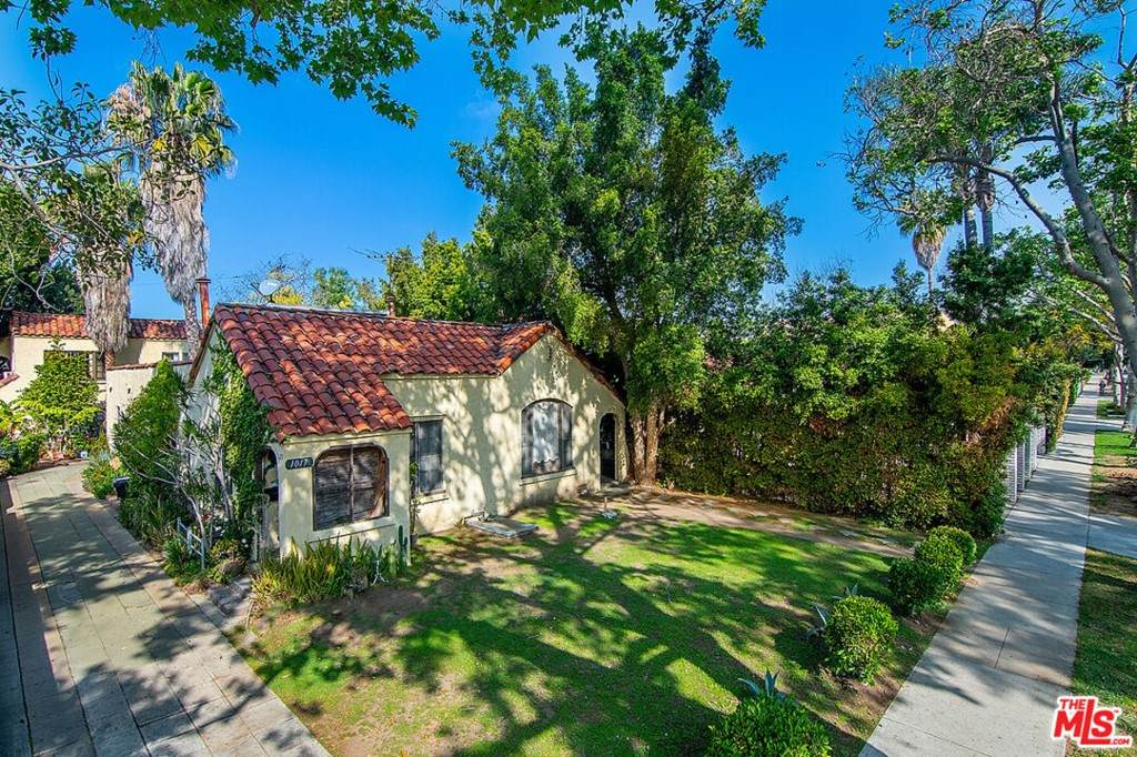 1015 Martel Avenue - Photo 1