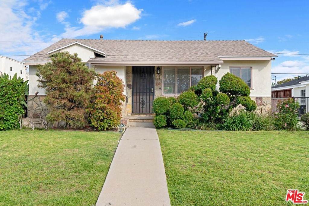 956 4TH Avenue - Photo 1