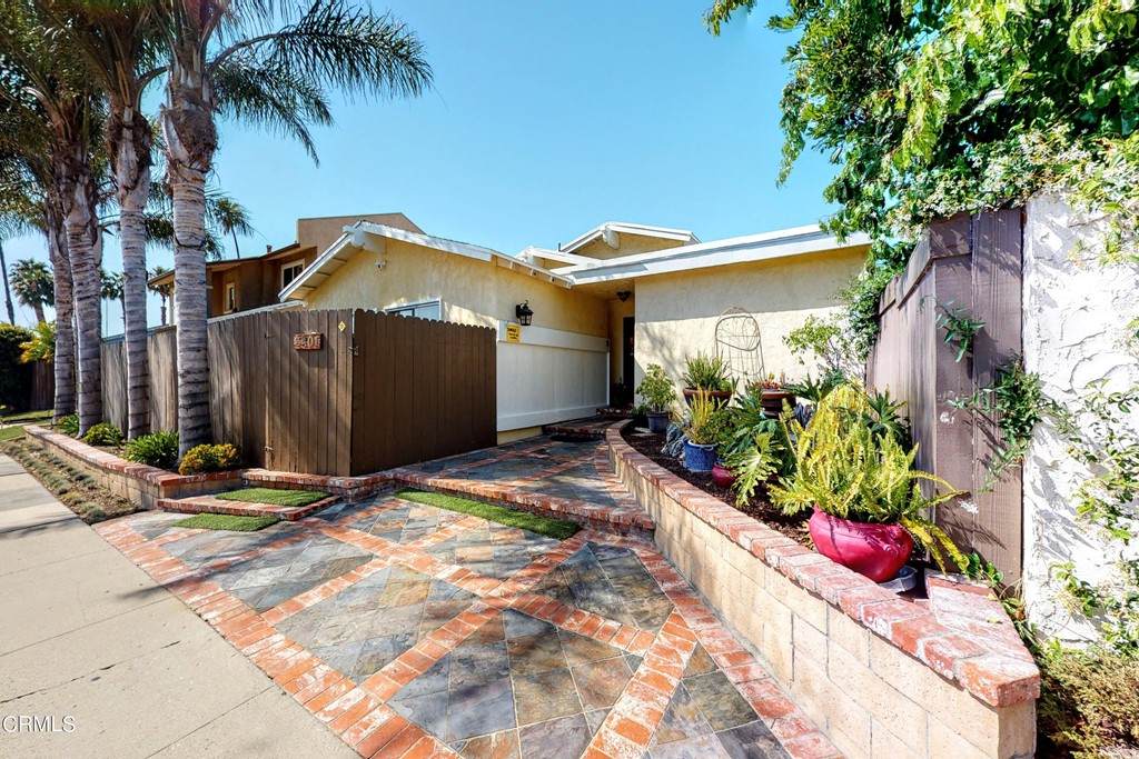 3401 Hemlock Street - Photo 1
