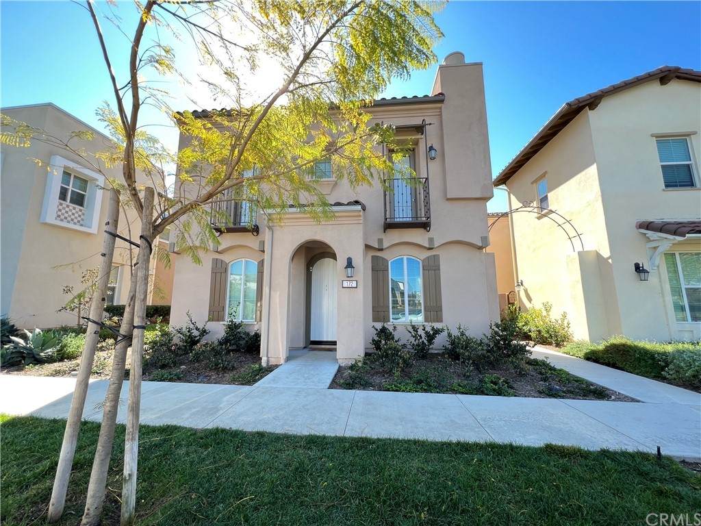 172 Paramount - Photo 1