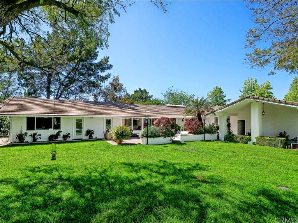 36 Chuckwagon Road - Photo 1