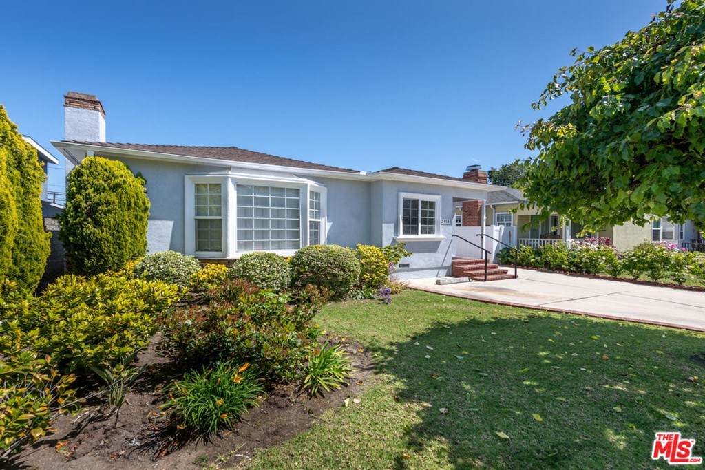 2918 Castle Heights Avenue - Photo 1