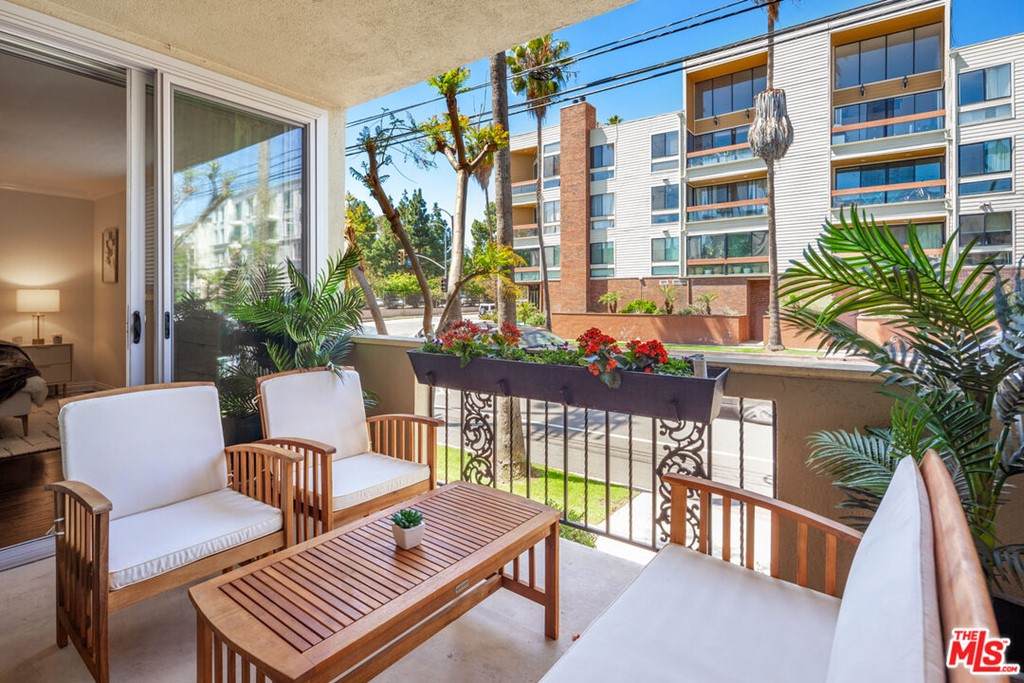 11970 Montana Avenue - Photo 1