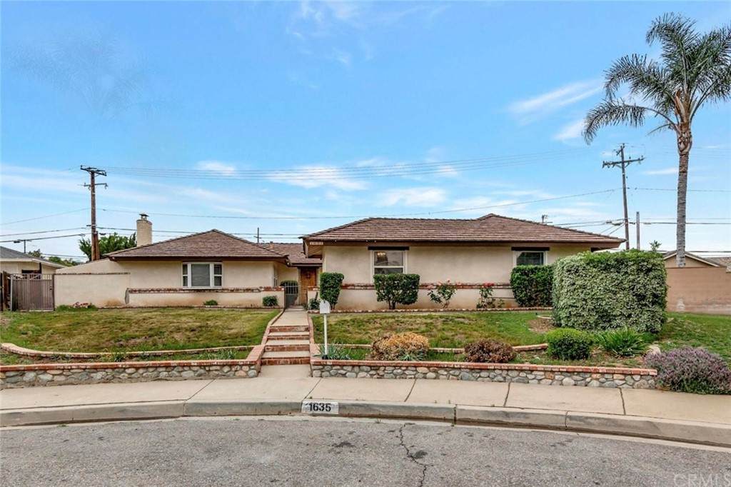1635 Victoria Place - Photo 1