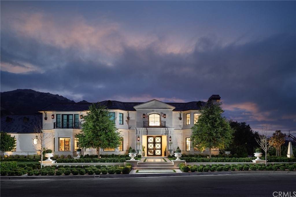 658 Oakhill Drive - Photo 1