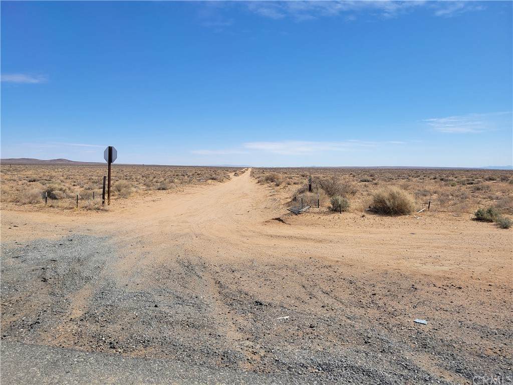 320 Highway 395 - Photo 1