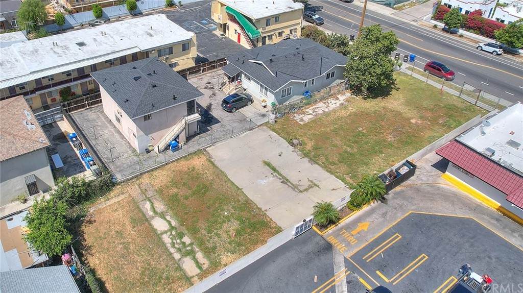 4728 York Boulevard - Photo 1