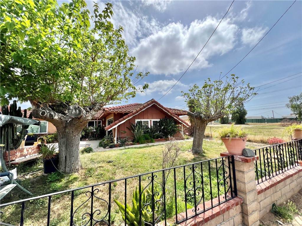 1943 Mountain Avenue - Photo 1