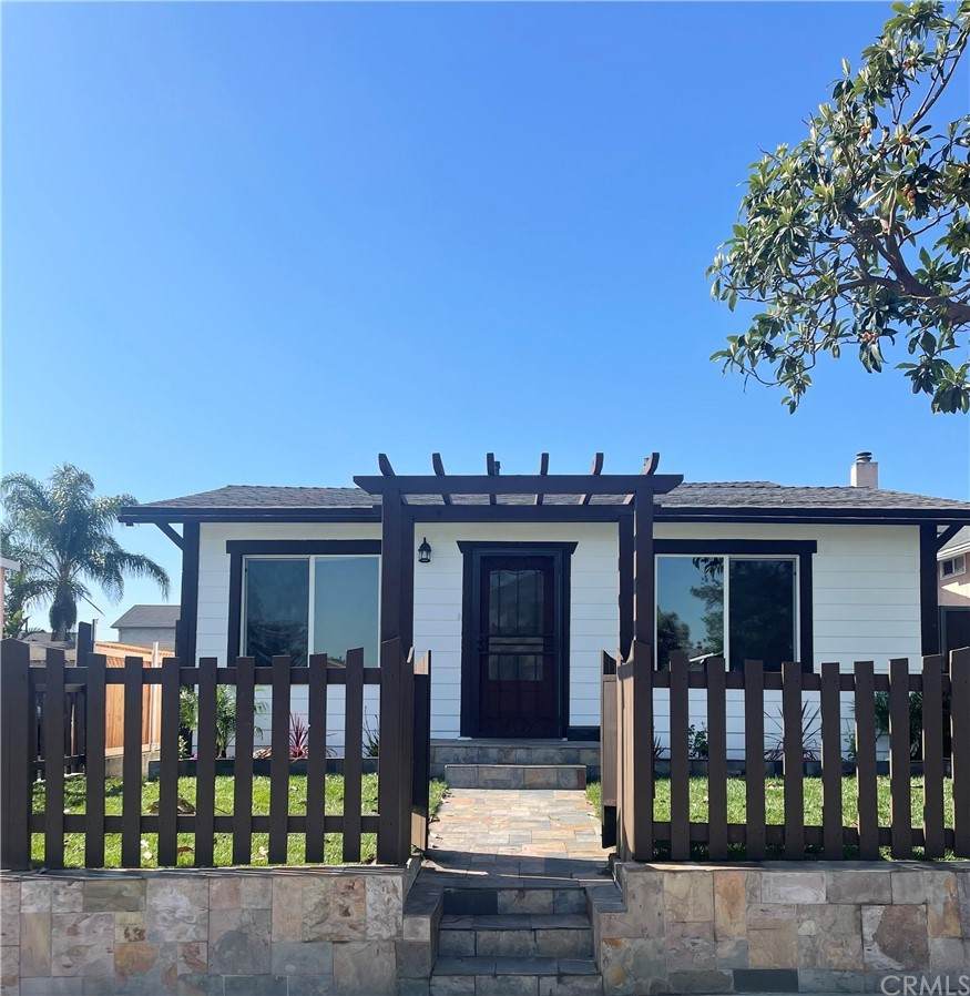921 Summerland Avenue - Photo 1