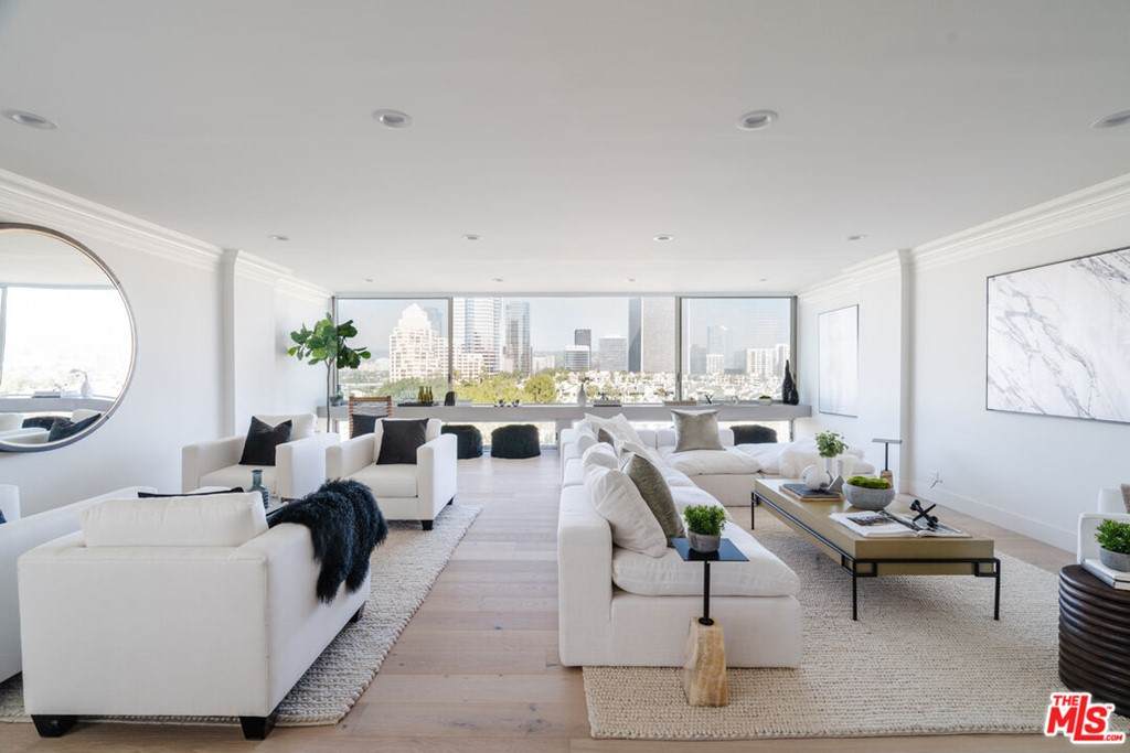2220 Avenue Of The Stars - Photo 1