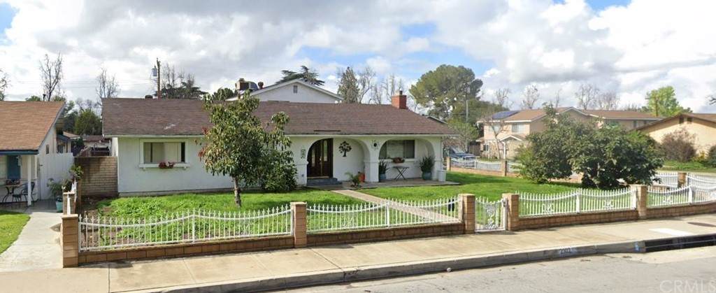 2302 8th Street - Photo 1