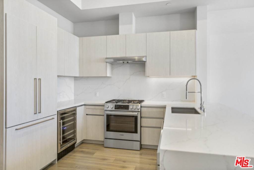 2435 Sepulveda Boulevard - Photo 1