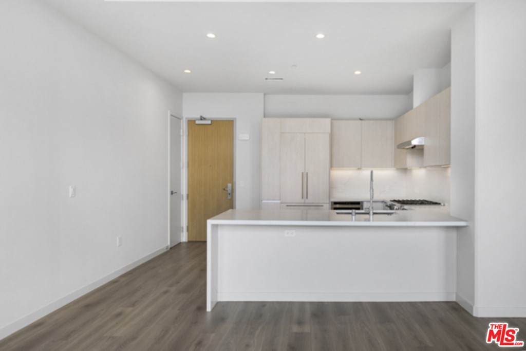 2435 Sepulveda Boulevard - Photo 1