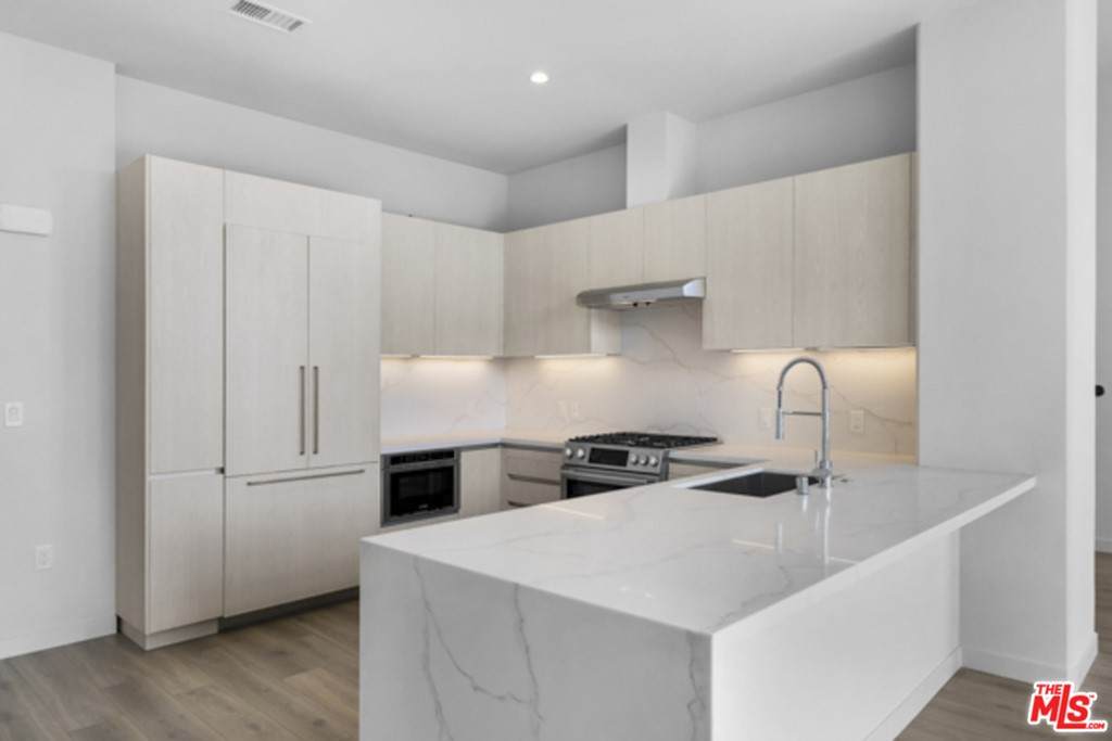 2435 Sepulveda Boulevard - Photo 1