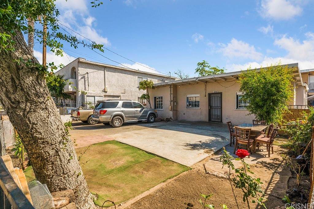 6828 Morella Avenue - Photo 1