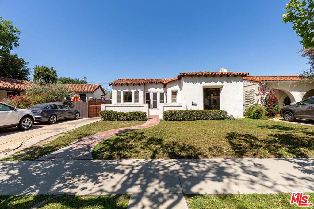 1071 Point View Street - Photo 1