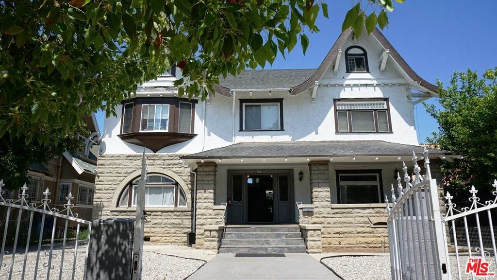 1121 Lake Street - Photo 1