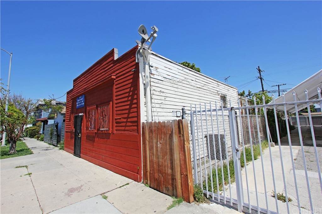 9712 San Pedro Street - Photo 1