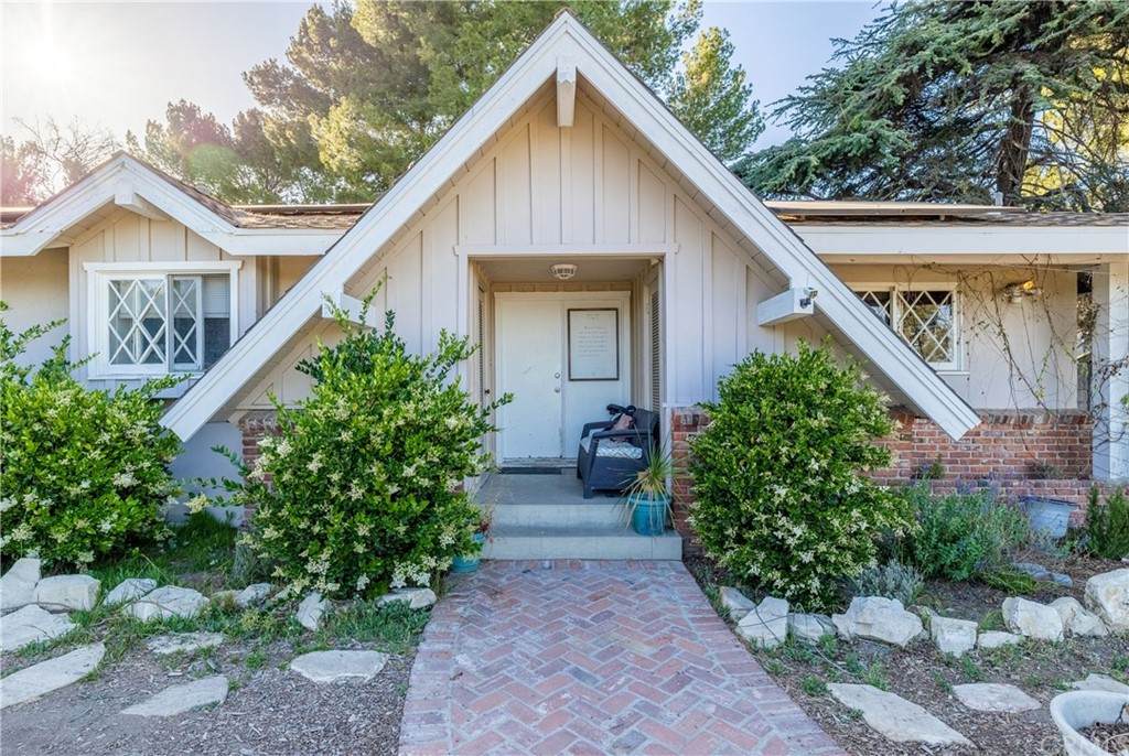 26 Palos Verdes Lane - Photo 1