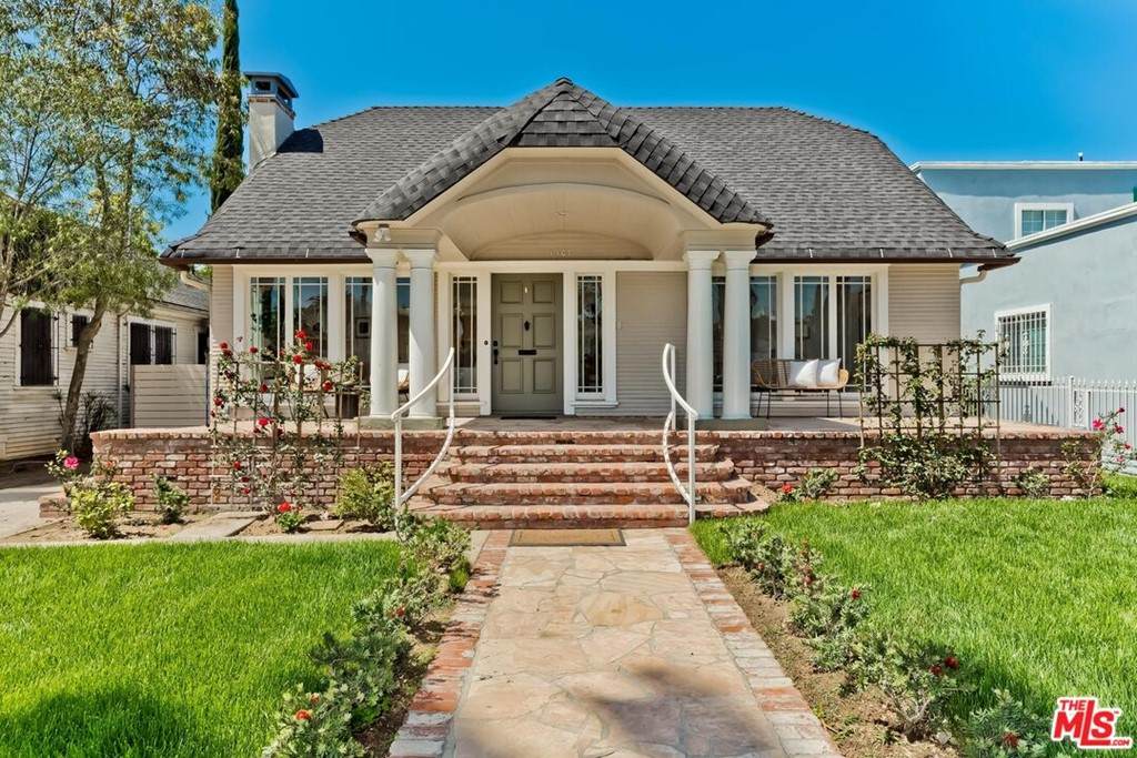 1107 St Andrews Place - Photo 1