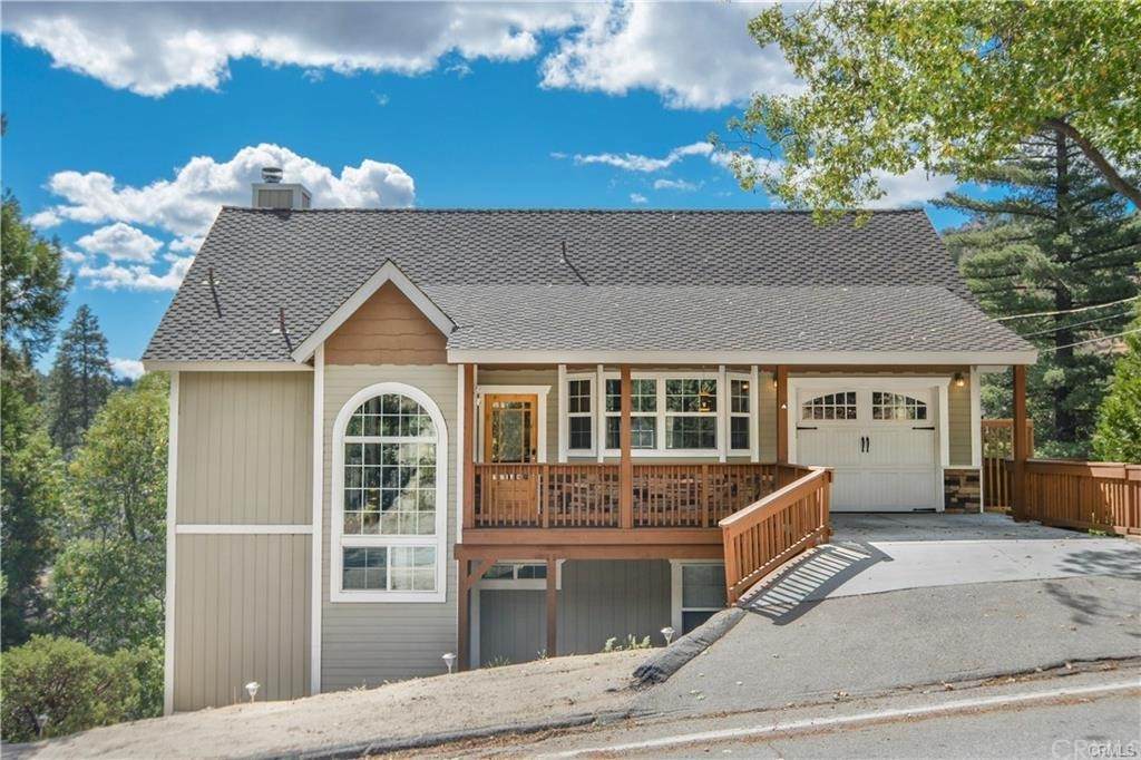 994 Brentwood Drive - Photo 1
