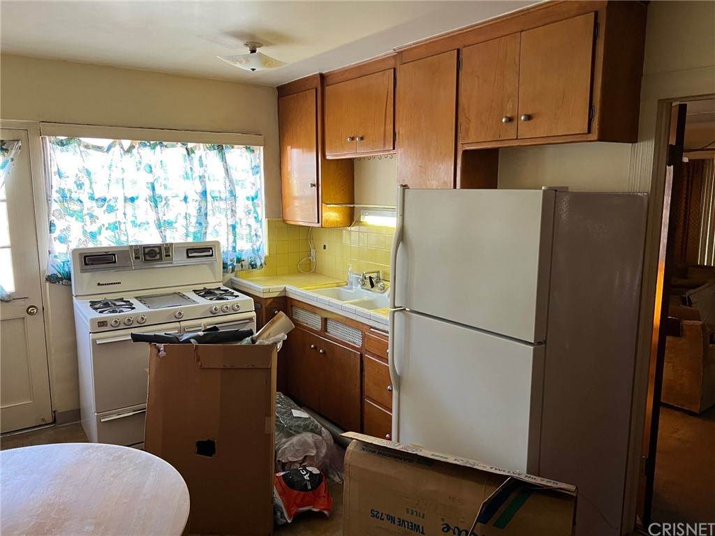 5555 Morella Avenue - Photo 1