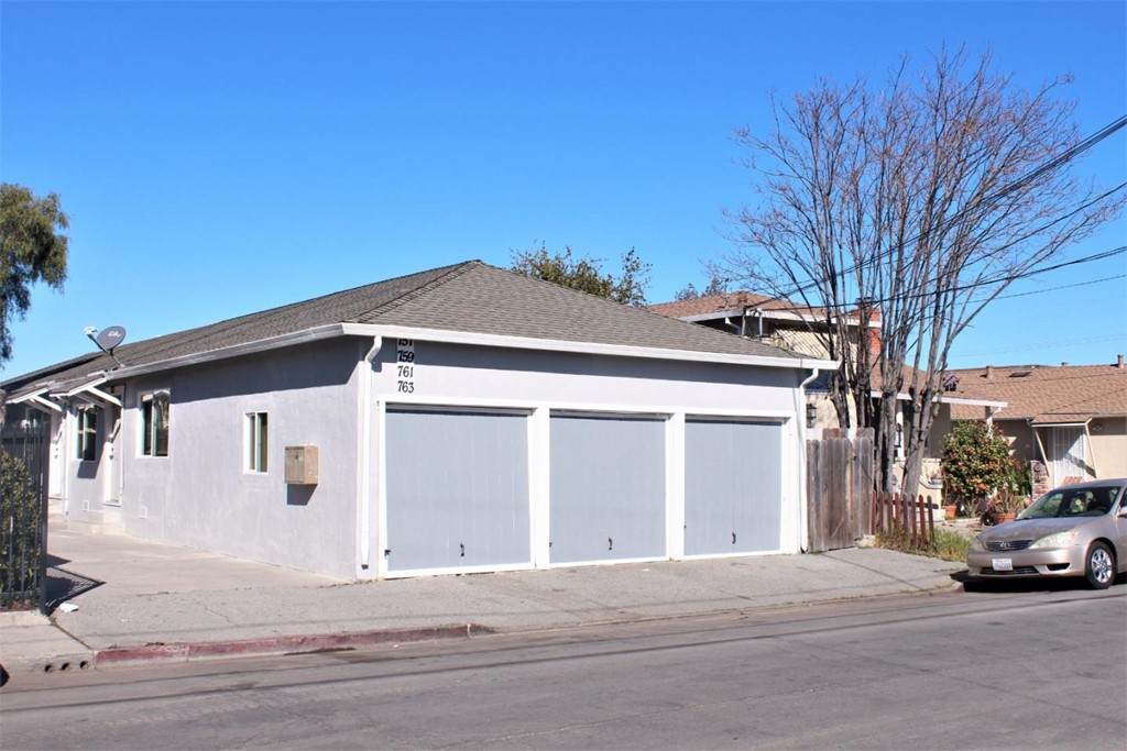 757 Warrington Avenue - Photo 1