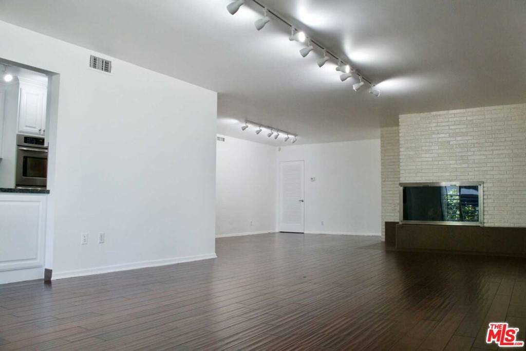415 Palm Drive - Photo 1