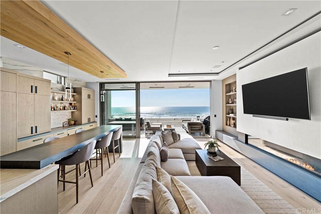 2312 The Strand - Photo 1